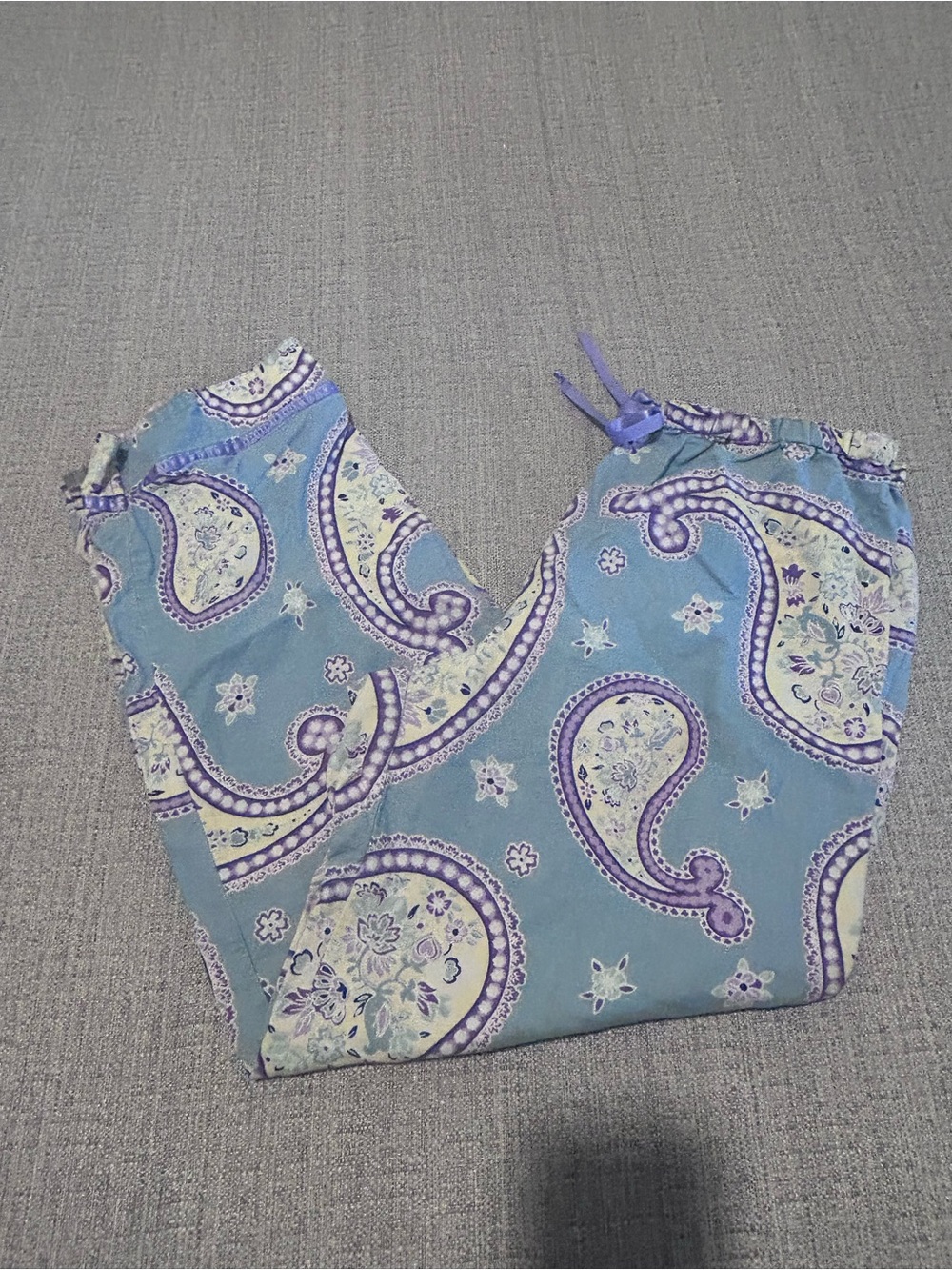 Delicates Blue Paisley Lounge Pants with Lavender Accents. 100% Cotton Size M